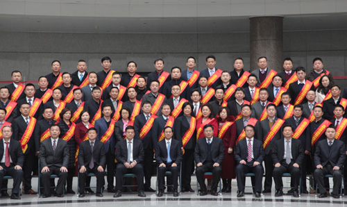 吳存榮書記和優(yōu)秀中國(guó)特色社會(huì)主義事業(yè)建設(shè)者合影 吳存榮書記和優(yōu)秀中國(guó)特色社會(huì)主義事業(yè)建設(shè)者合影