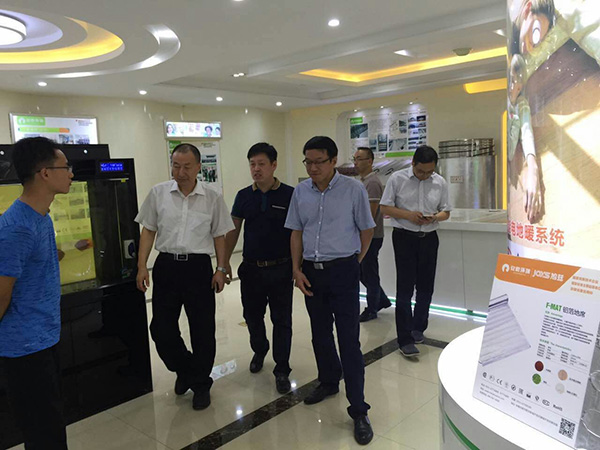 肥東縣委書記耿延強(qiáng)和中科大公共事務(wù)學(xué)院院長(zhǎng)宋偉1 肥東縣委書記耿延強(qiáng)和中科大公共事務(wù)學(xué)院院長(zhǎng)宋偉1