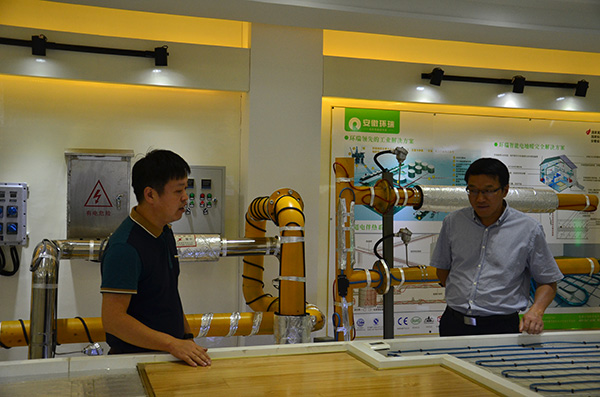 肥東縣委書記耿延強(qiáng)和中科大公共事務(wù)學(xué)院院長(zhǎng)宋偉2 肥東縣委書記耿延強(qiáng)和中科大公共事務(wù)學(xué)院院長(zhǎng)宋偉2