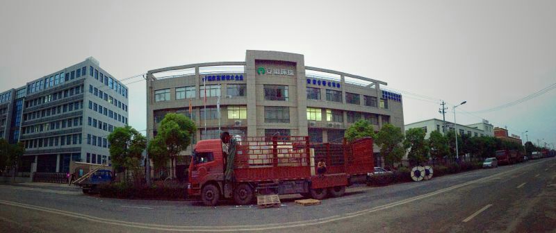 環(huán)瑞MI加熱電纜裝箱出口1 環(huán)瑞MI加熱電纜裝箱出口1