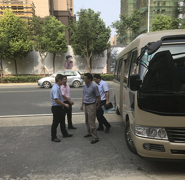 肥東縣委書記耿延強(qiáng)攜縣商務(wù)局等各局機(jī)關(guān)主要負(fù)責(zé)人來安徽環(huán)瑞開展就推動(dòng)國際貿(mào)易專題座談會(huì) 肥東縣委書記耿延強(qiáng)攜縣商務(wù)局等各局機(jī)關(guān)主要負(fù)責(zé)人來安徽環(huán)瑞開展就推動(dòng)國際貿(mào)易專題座談會(huì)