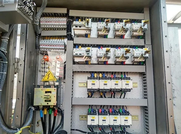 電熱帶控制箱內(nèi)部 電熱帶控制箱內(nèi)部