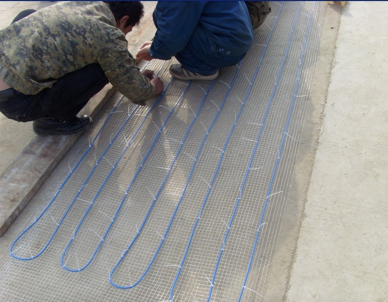 京滬高鐵混凝土養(yǎng)護(hù)施工現(xiàn)場